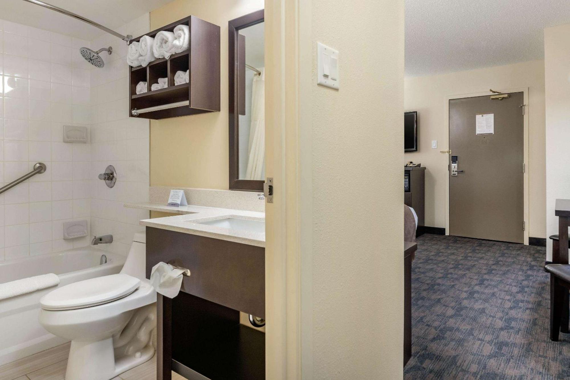 Quality Inn & Suites Батерст Номер фото