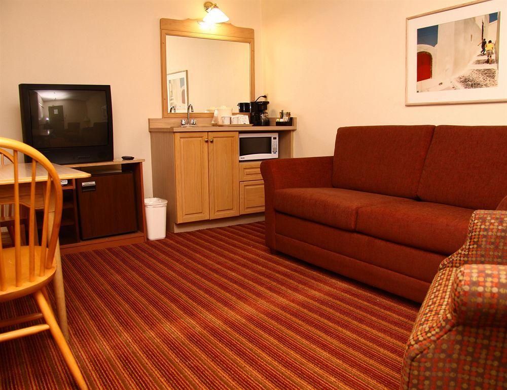 Quality Inn & Suites Батерст Экстерьер фото