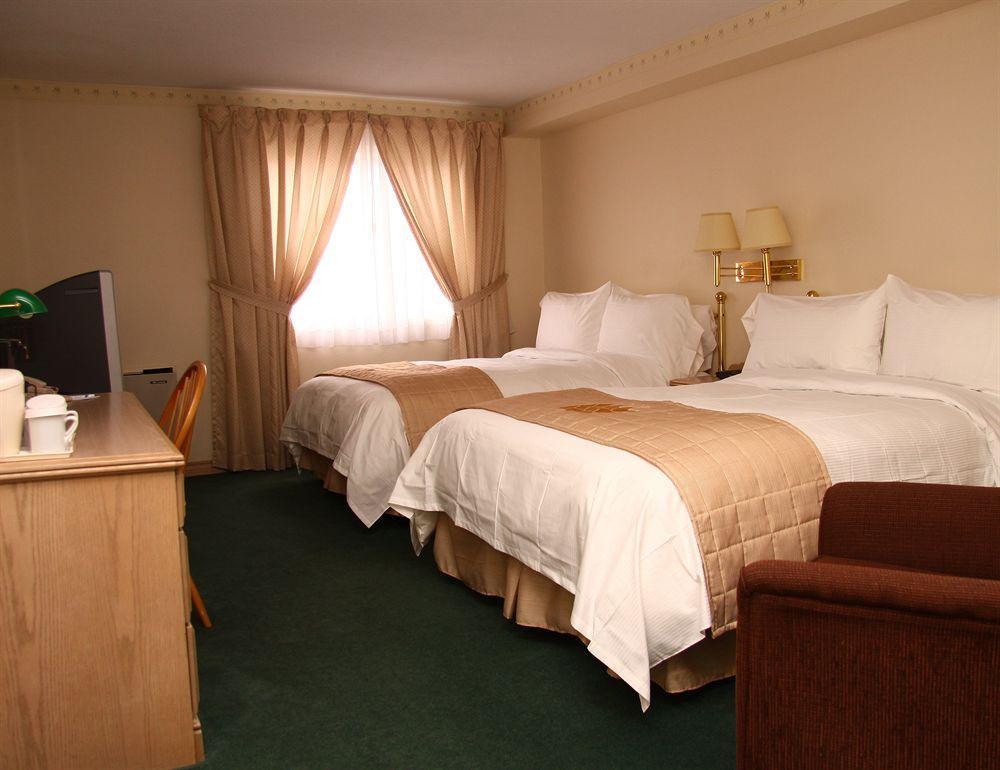 Quality Inn & Suites Батерст Экстерьер фото