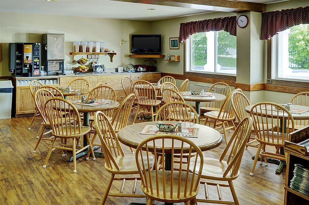 Quality Inn & Suites Батерст Экстерьер фото