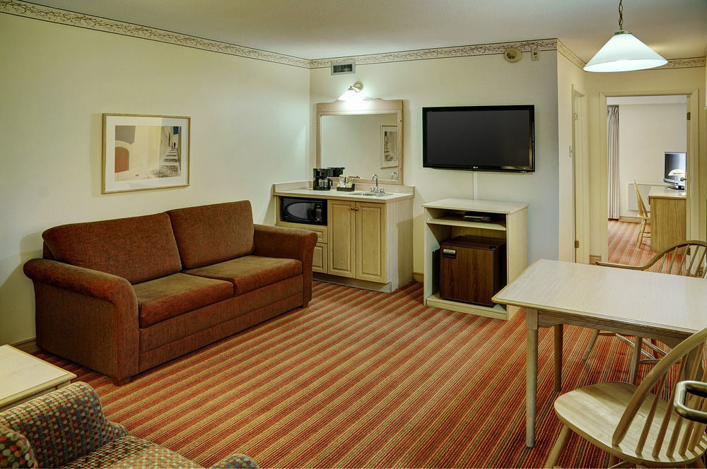 Quality Inn & Suites Батерст Экстерьер фото