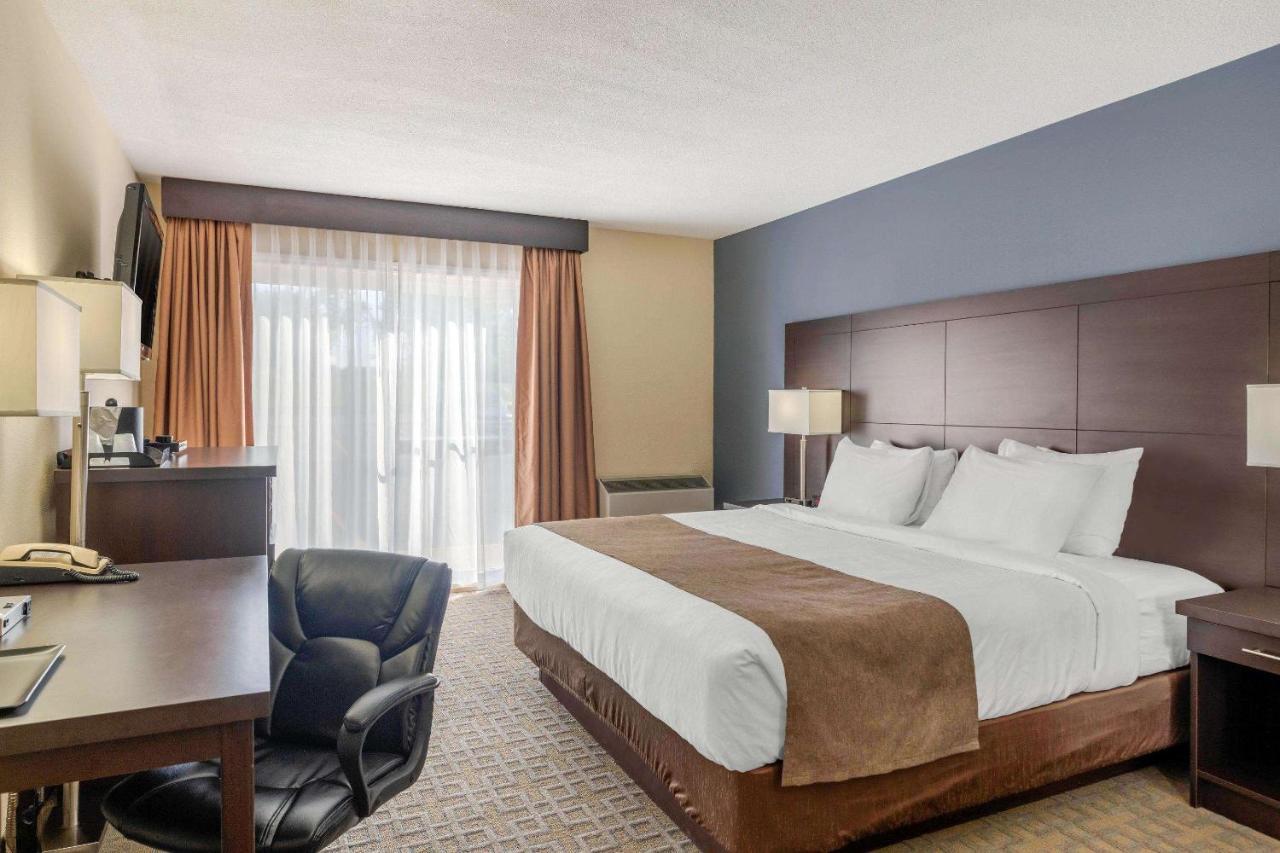 Quality Inn & Suites Батерст Экстерьер фото