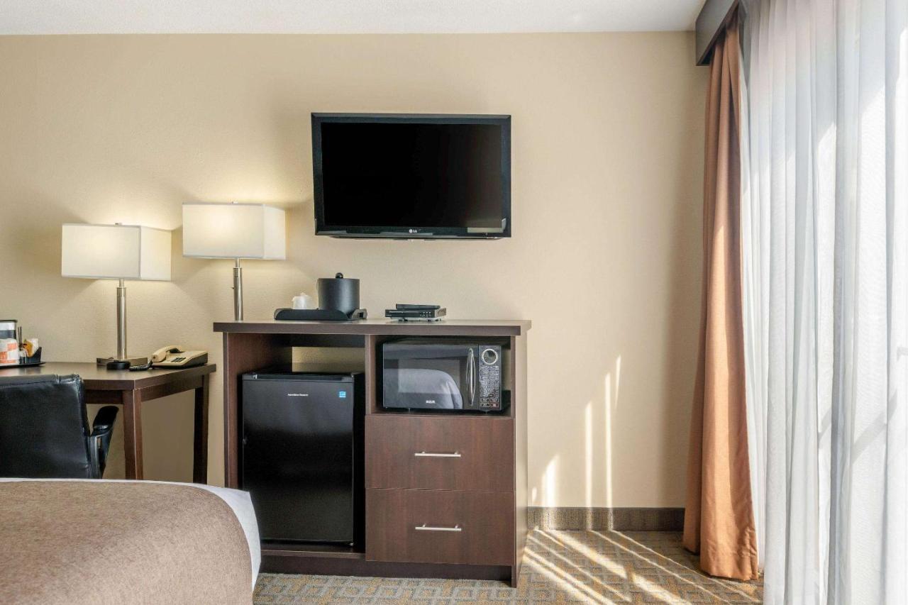 Quality Inn & Suites Батерст Экстерьер фото