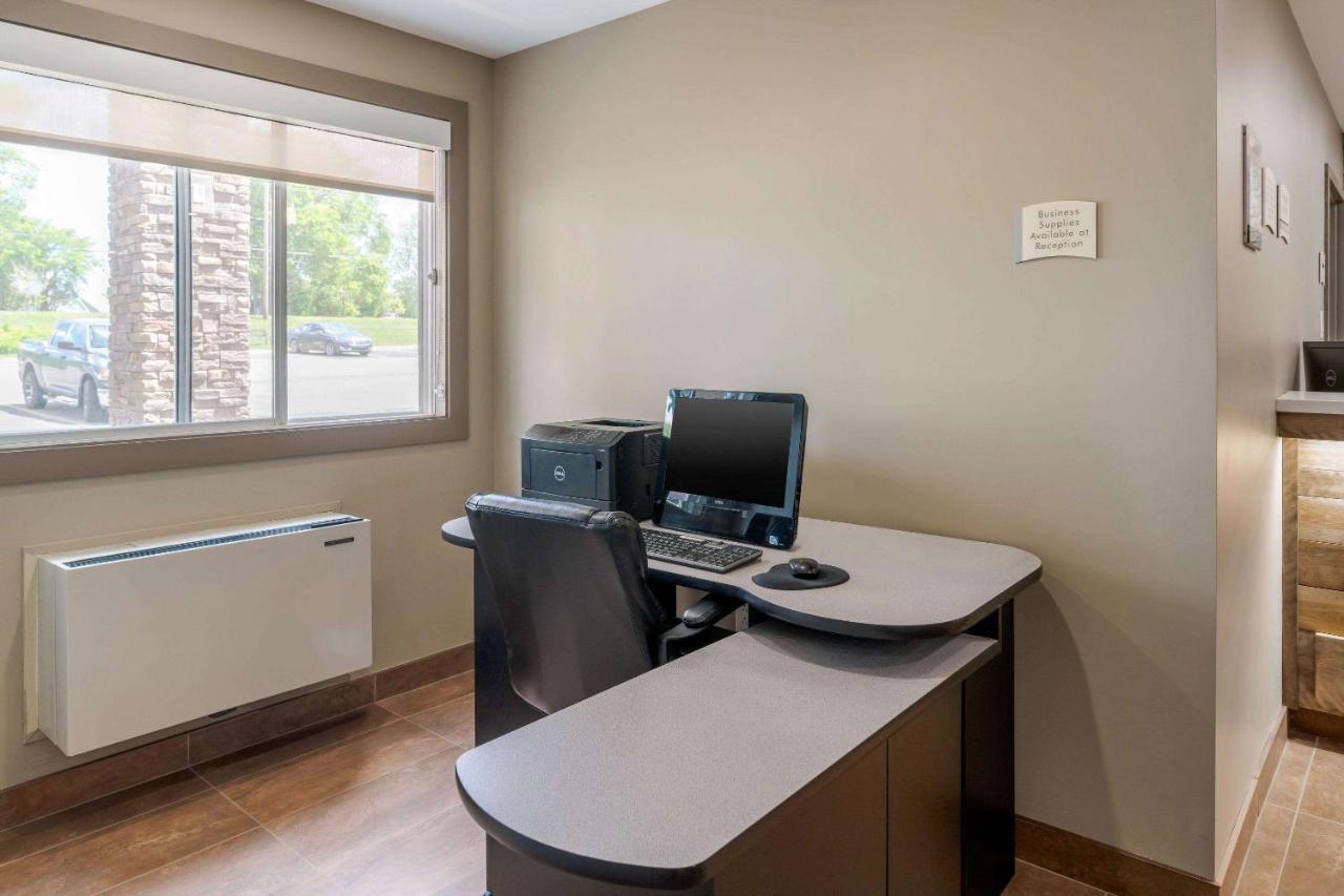 Quality Inn & Suites Батерст Экстерьер фото